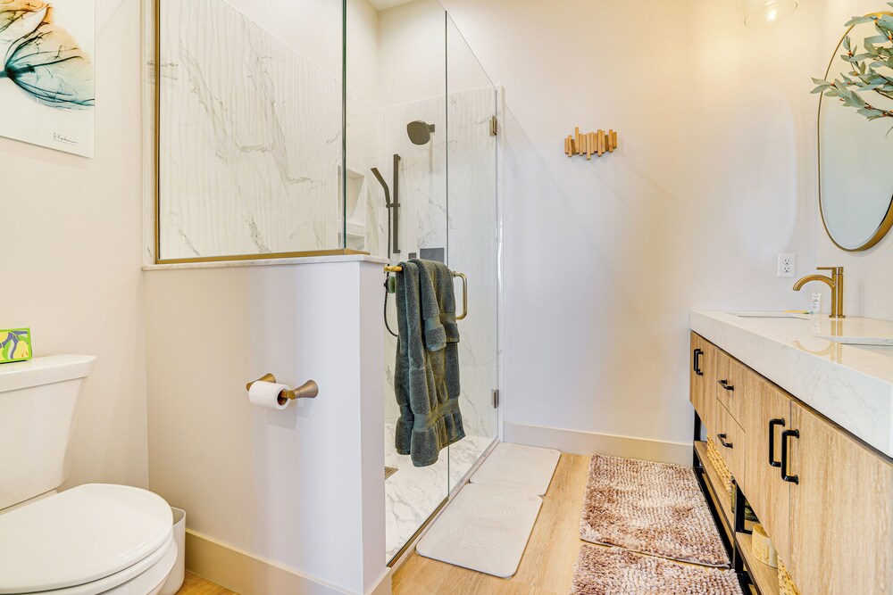 Walk to Lake City Marina: Condo w/ Rooftop Deck!
