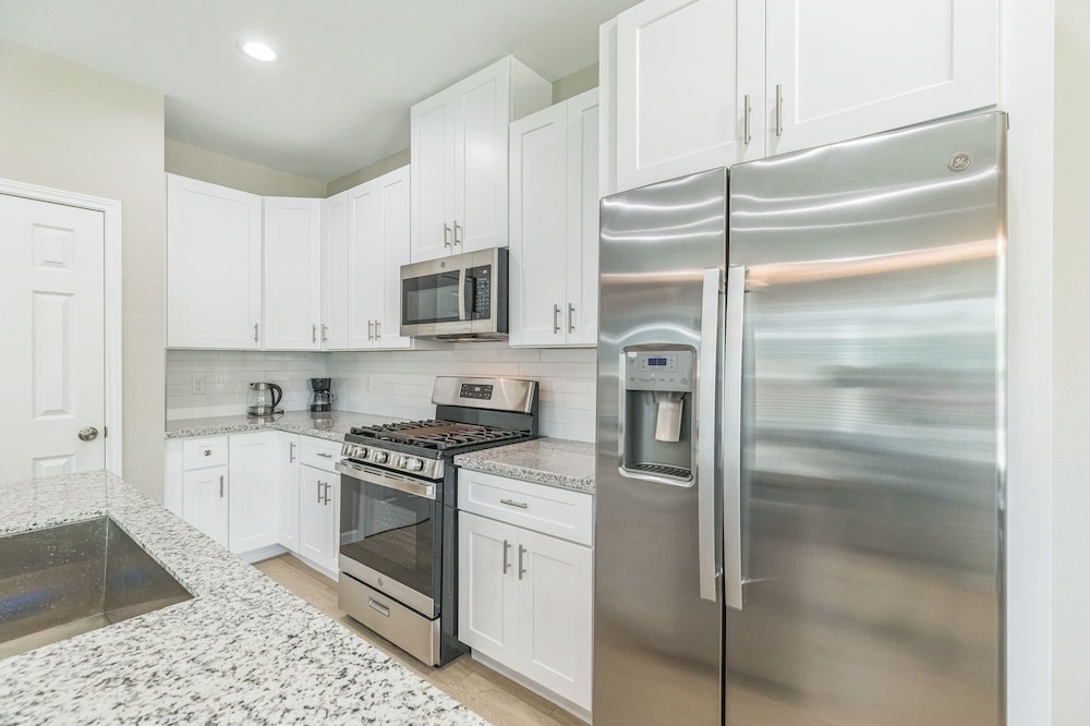 Chic Pet Friendly 3br Duplex In Amazing Location 3 Bedroom Duplex