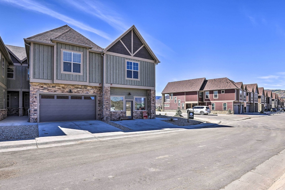 3 Mi to Granby Ranch: Townhome w/ Balcony & Views view 5
