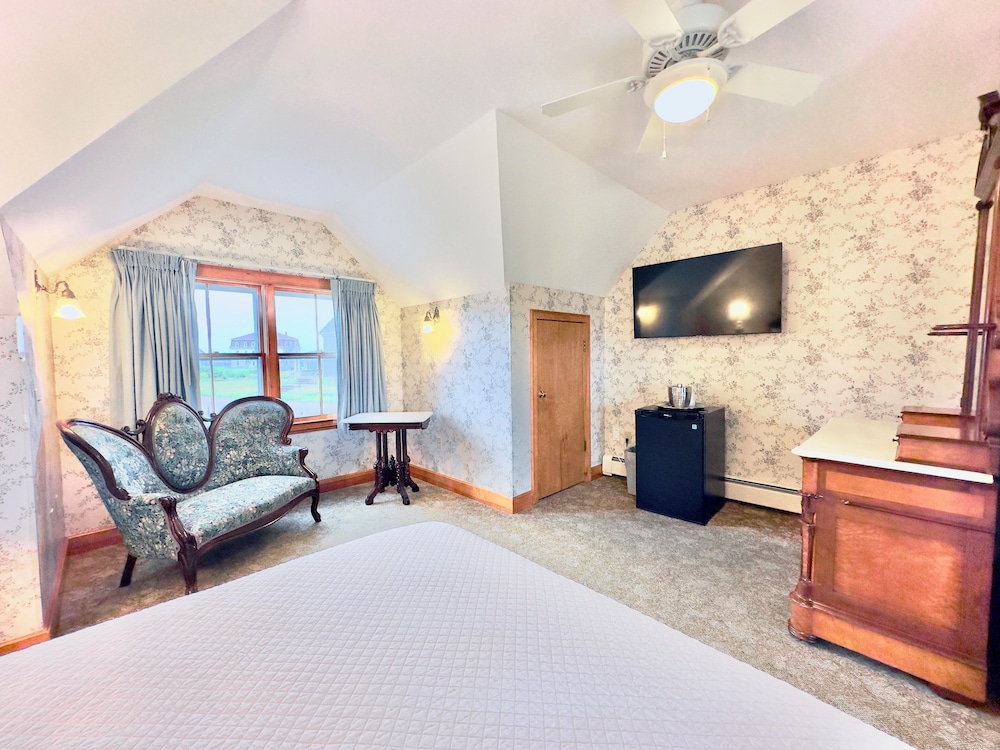 Rose Farm Inn