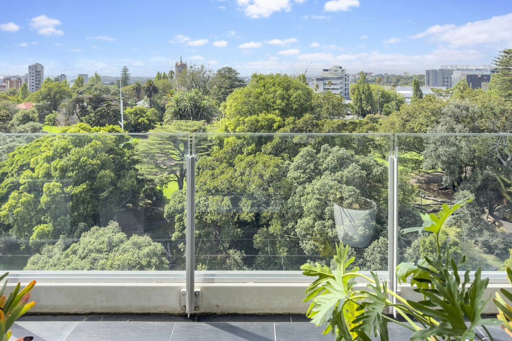 Urban Serenity near Albert Park view 5