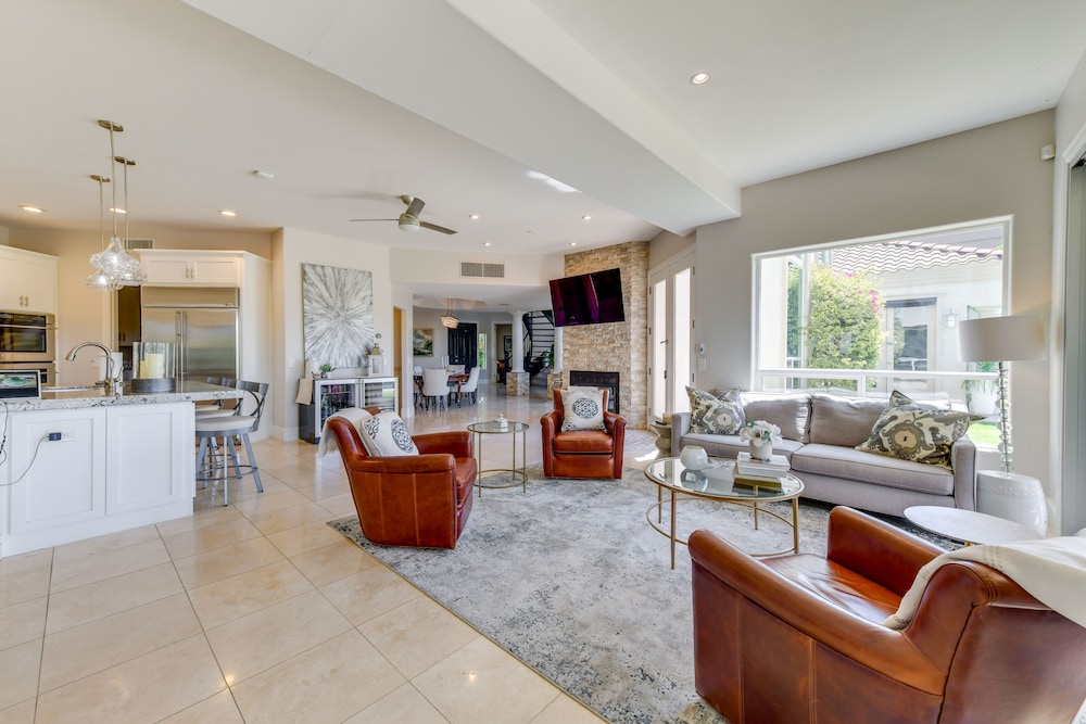 Waterfront Luxury Gilbert Retreat w/ Pool  Spa! - Property Image 7
