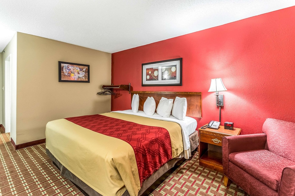 Econo Lodge Shelbyville - Property Image 9