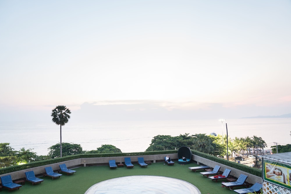 GRAND JOMTIEN PALACE HOTEL