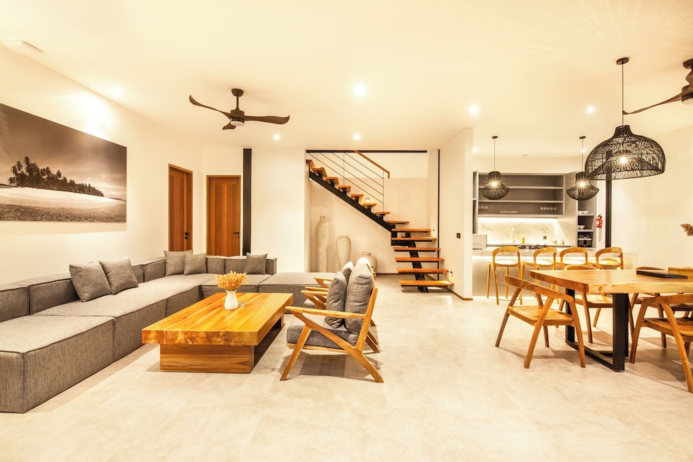 Seaside Escape: 4BR Villa, 190m to Canggu Beach