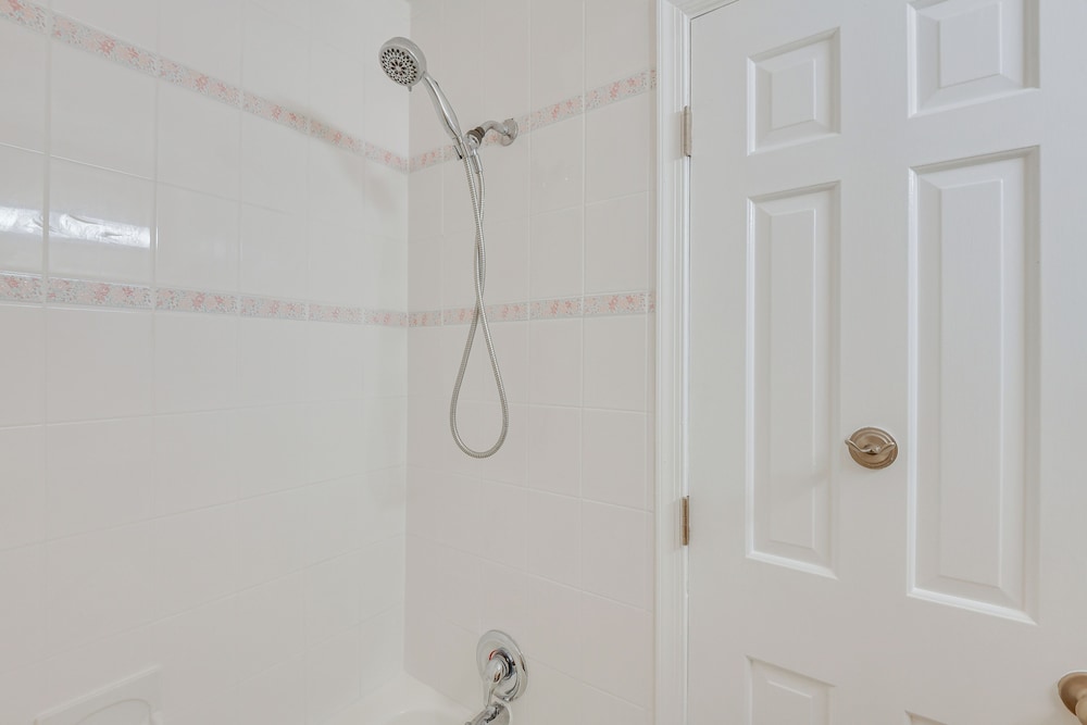 9 Mi to Historic District: Ellicott City Home!