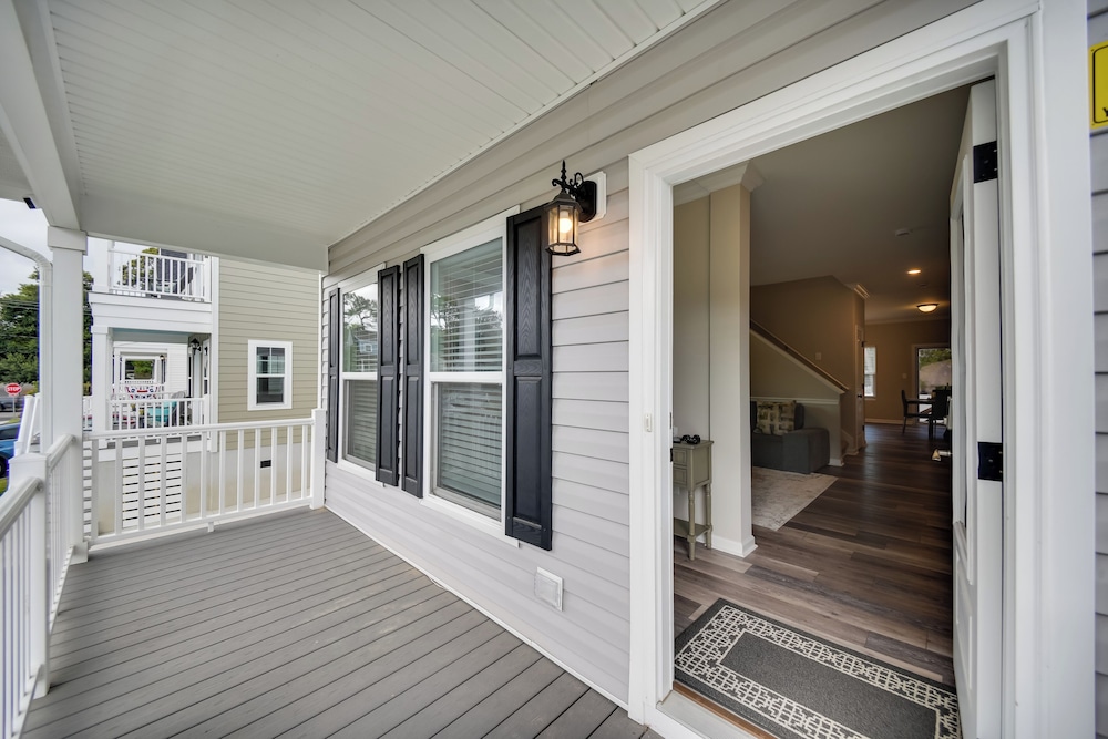 Walk to Beach: Group Getaway in Coastal Virginia