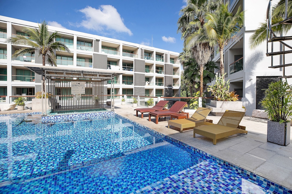 Elegant 2BR Apartment RGN B411 in Laguna