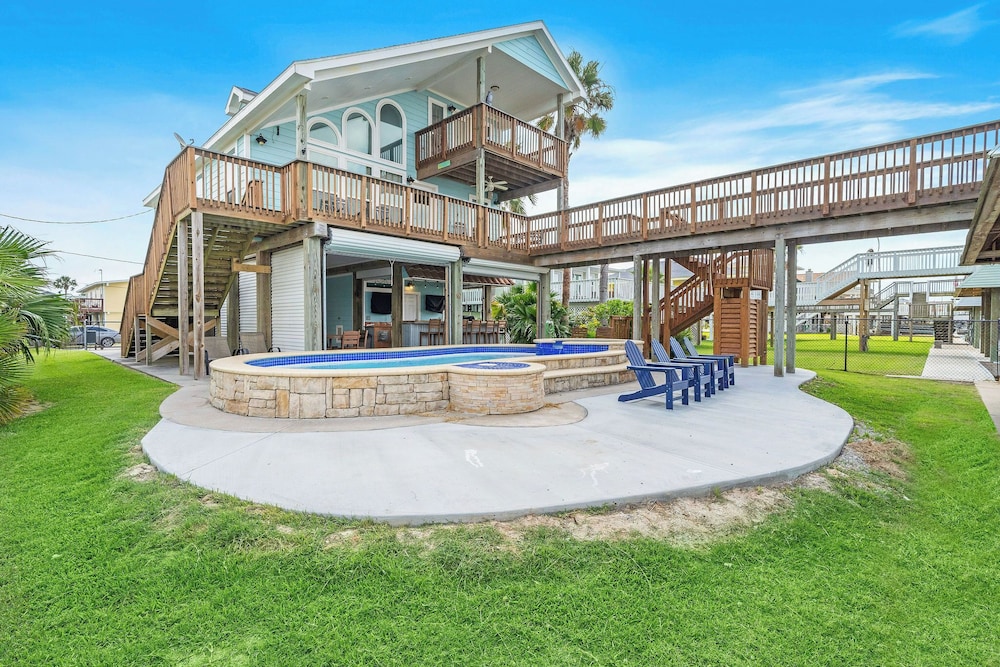 Margaritaville on the Bay by Ryson Vacation Rentals