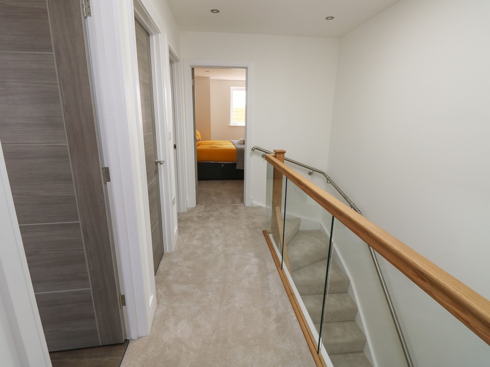 9 Breakwater Way