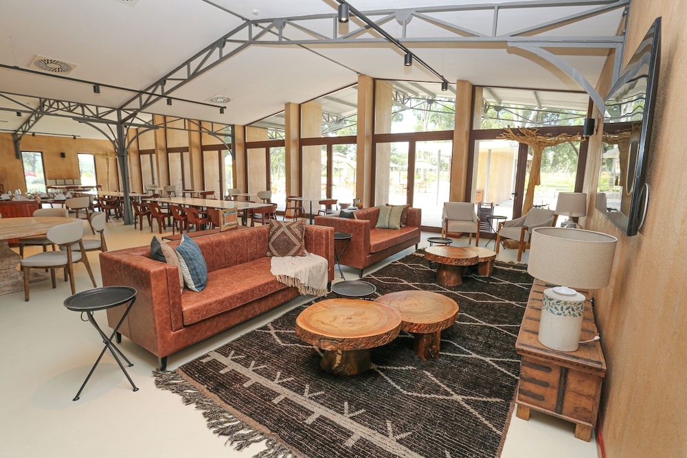 Mumba Lodge by Flow