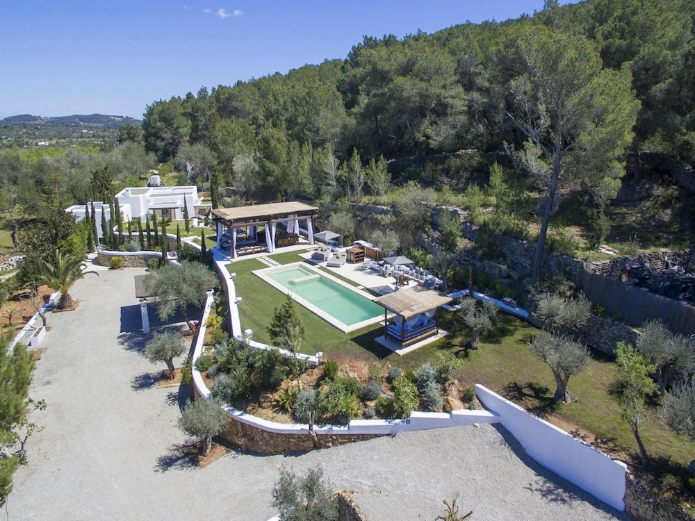 Holiday Home With Barbecue Space