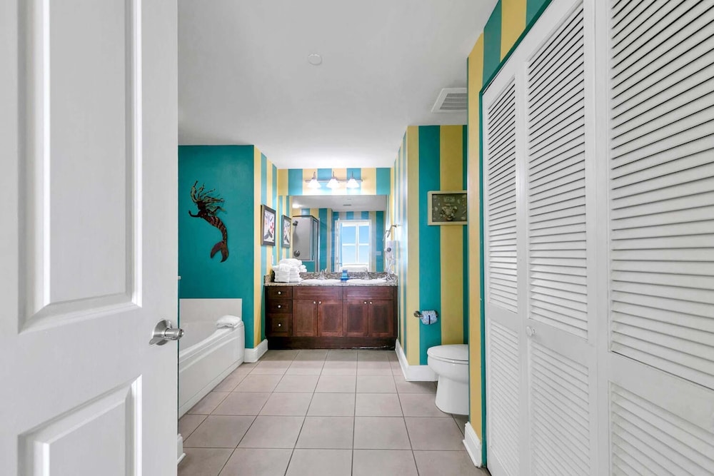 Aqua Resort 706
