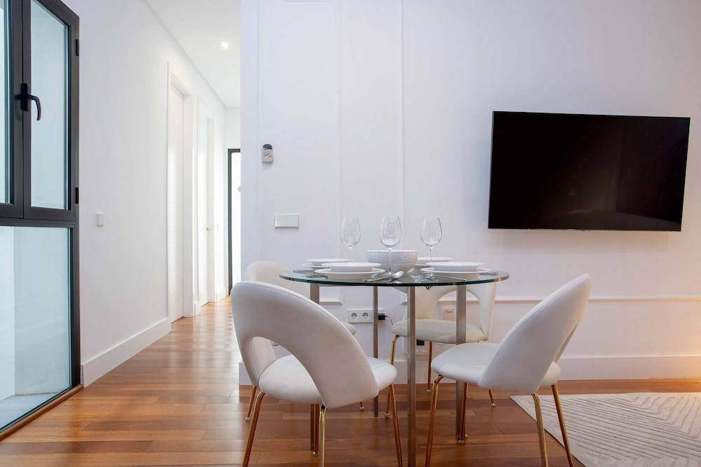 Modern Apartment in Seville. Corral del Rey II