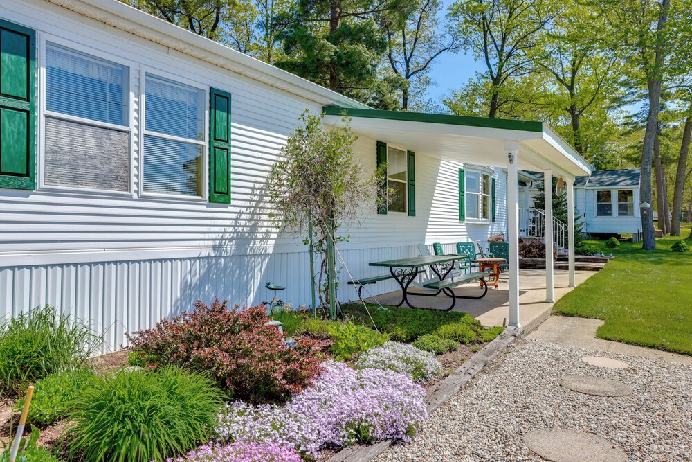 Tallman Lake Access: Family-friendly Home w/ Dock!