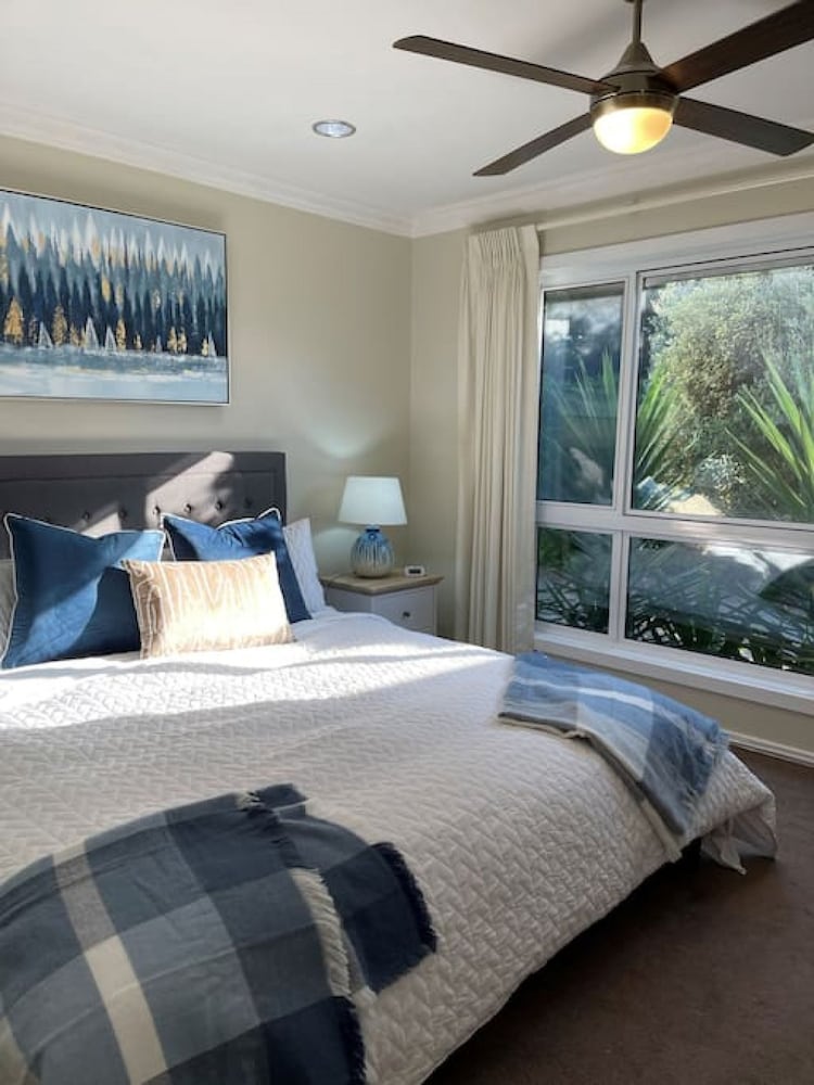 Killarney Coastal Country Retreat Spa Pet Friendly Fireplace