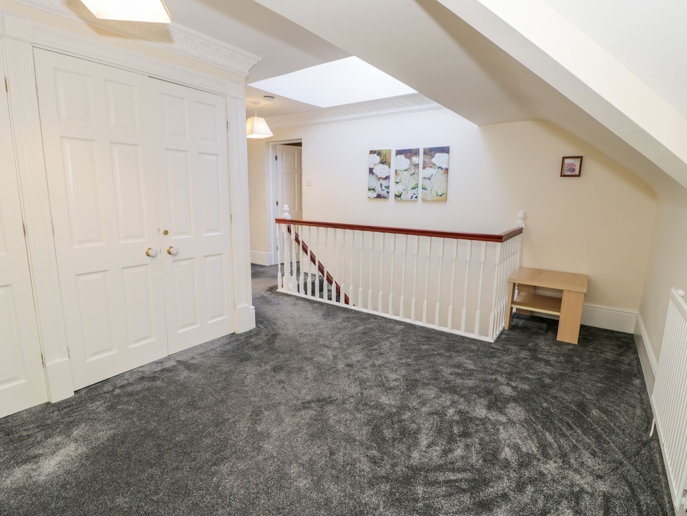11 Glyn Garth Mews