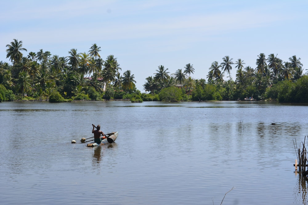 Lagoon Resort Goviyapana