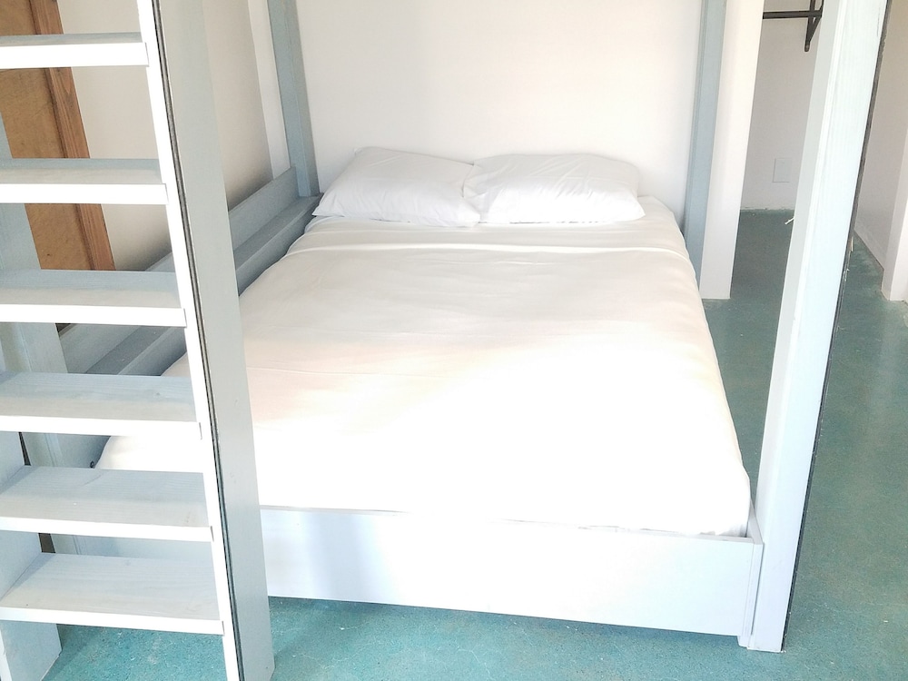 House of Trestles - Hostel