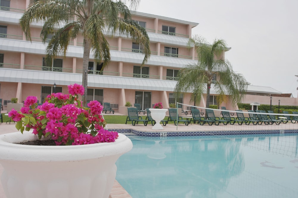 Castaways Resort and Suites