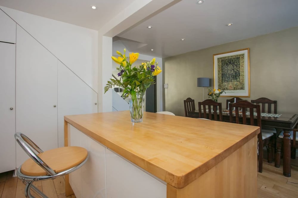 Stunning 3 Bedroom House With Garden in Battersea