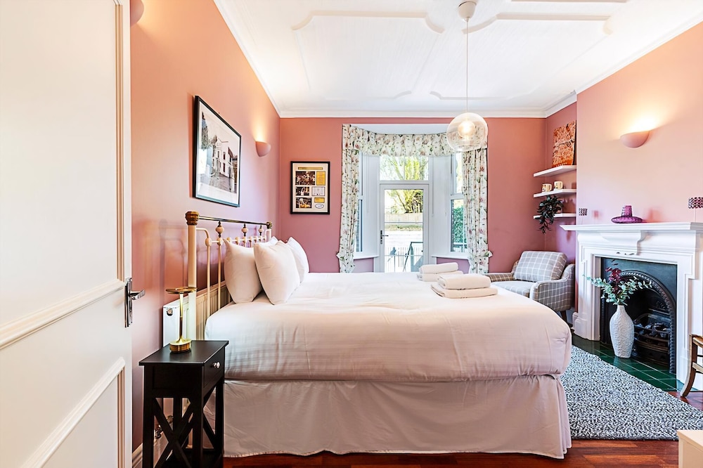 Chic Garden Flat in Leafy Ealing