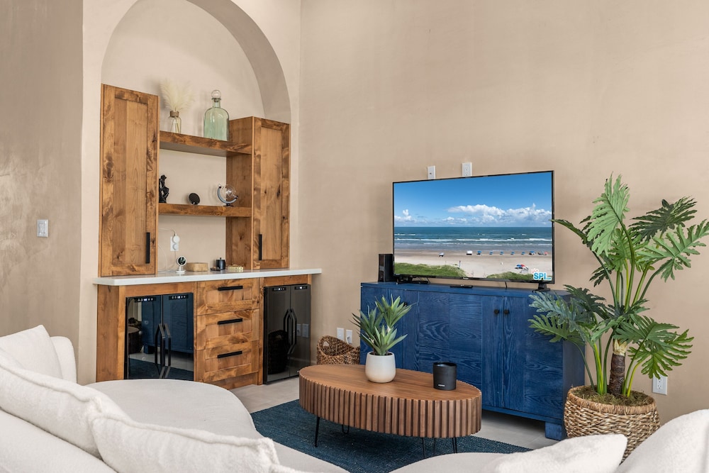 Nomad House At The Shores 3 Bedroom Home