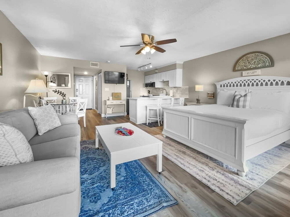 Summersalt 1 Bedroom Condo by RedAwning view 5