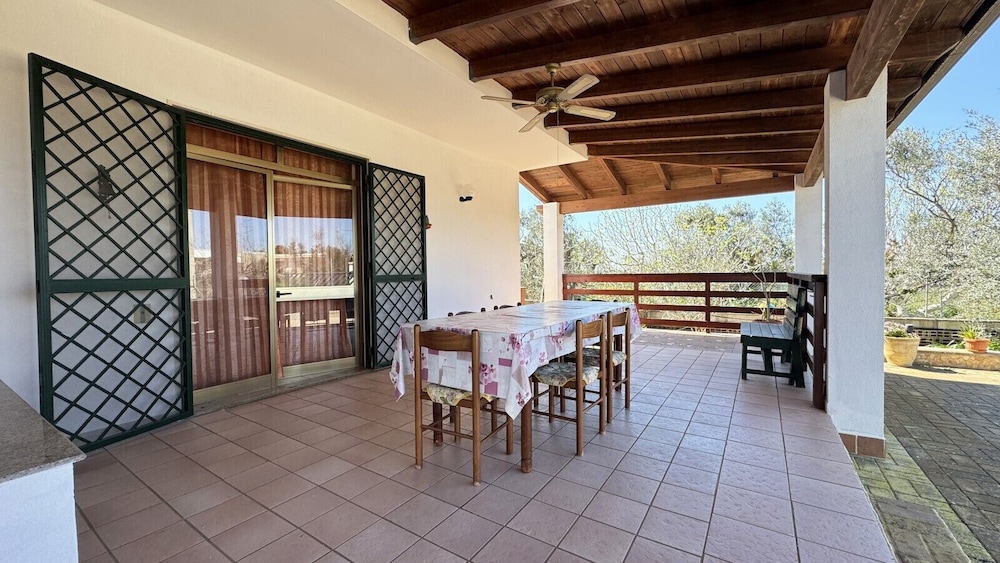 Villa Ulivo Sleeps 7 Garden Close to the sea