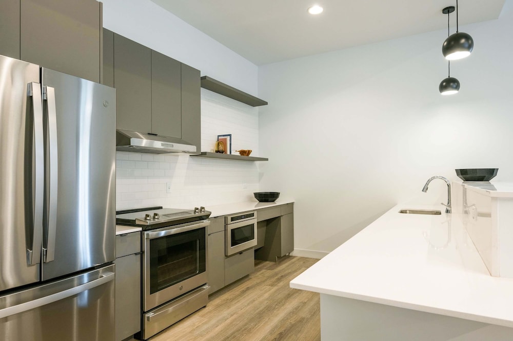 Group-ready 4BR Free Parking Walkable