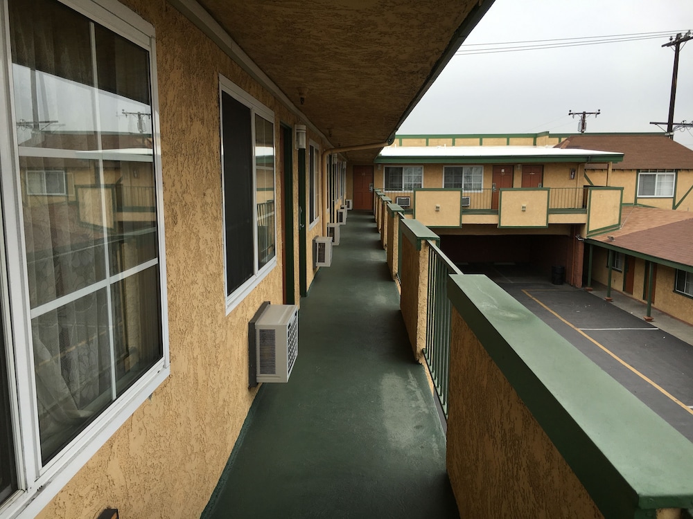Starlite Motel - Property Image 21