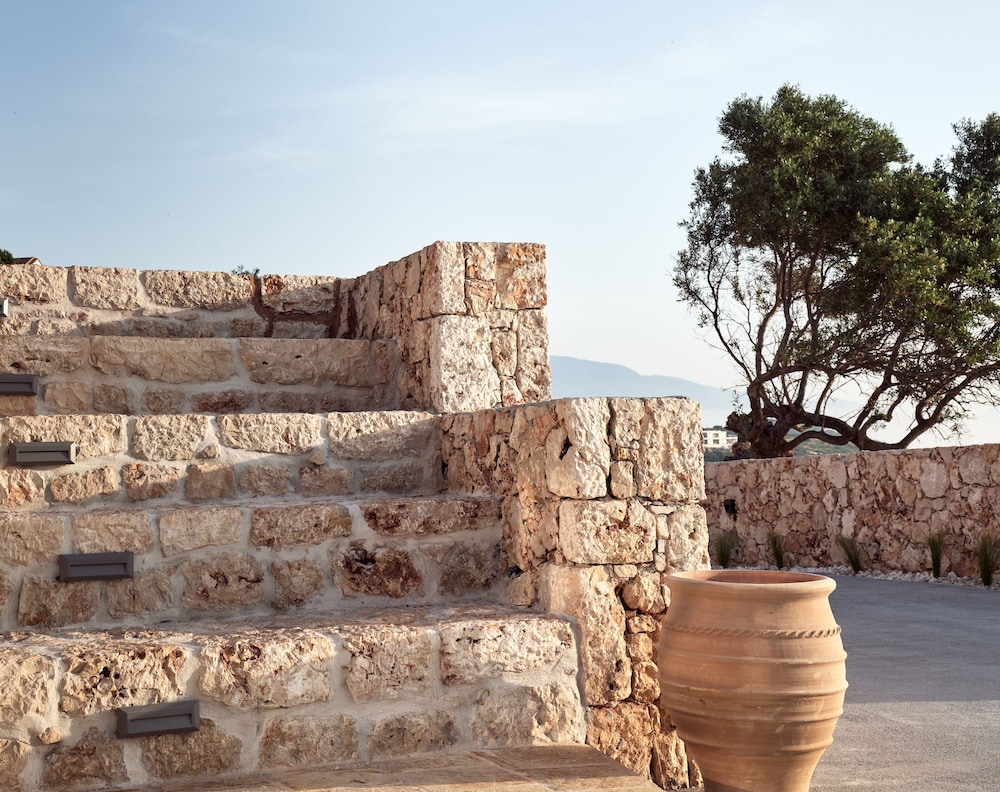 Yoma Cove Suites photo 5