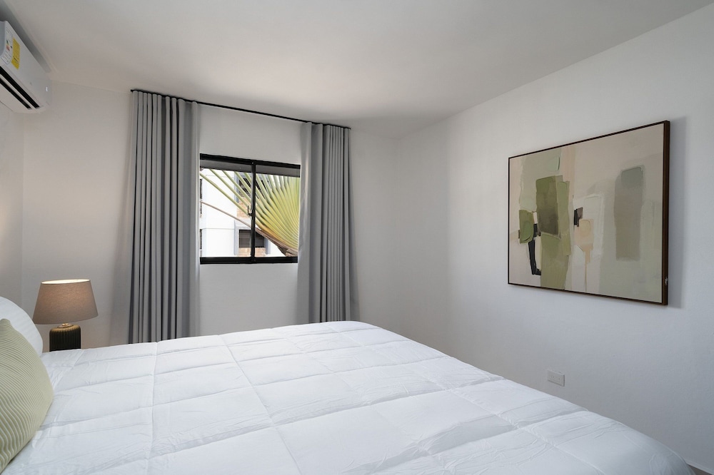 Plaza Colonial Residence By YellowKey