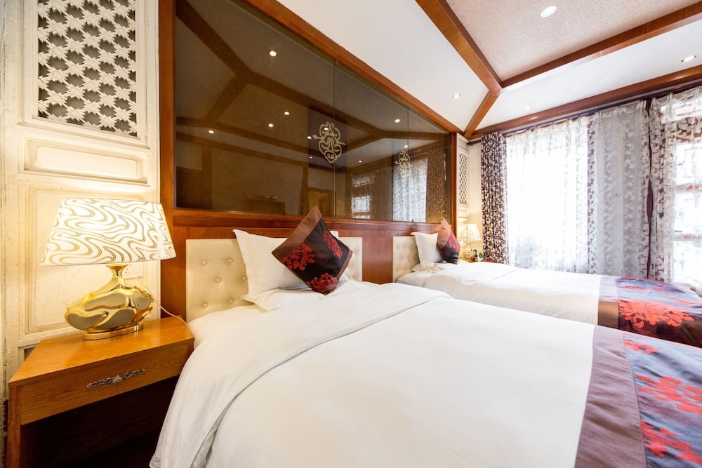 Lijiang Bairui Vacation Hotel