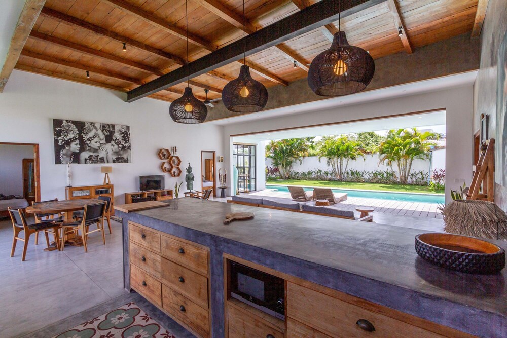 Villa Maje by Alfred in Bali - Tropical 3BD Villa w Pool Near Batu Belig Beach