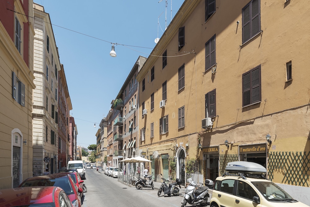 San Lorenzo Wooden Flat