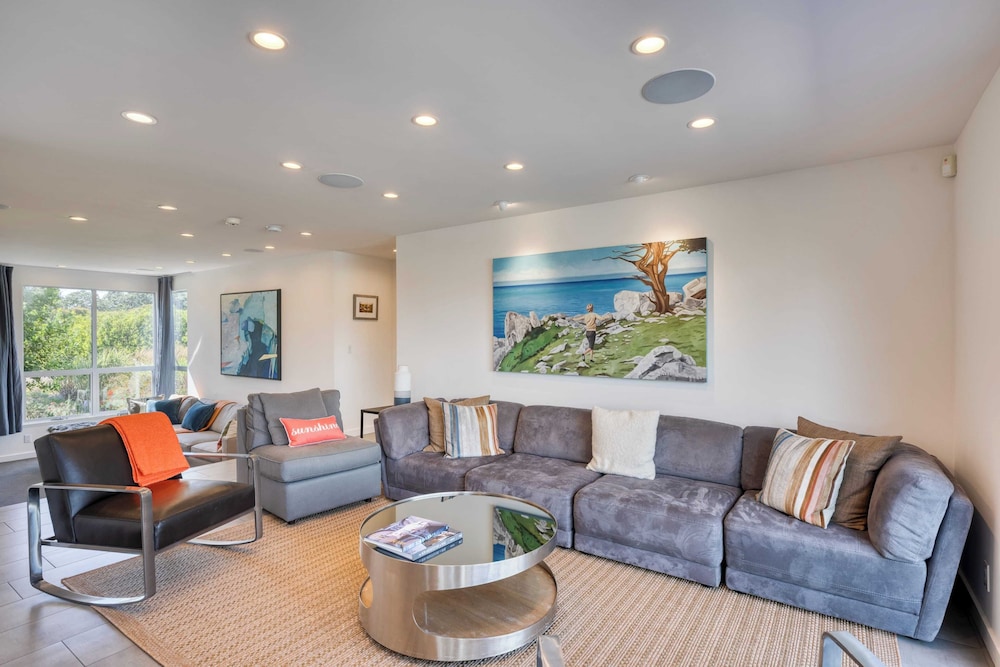 Coplan Vineyards by Avantstay 10-acre Estate w/ Pool, Spa, Bocce & Designer Interiors