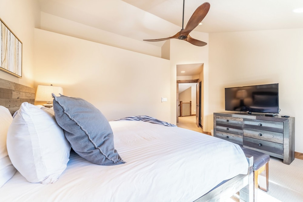 223 Caravelle Drive