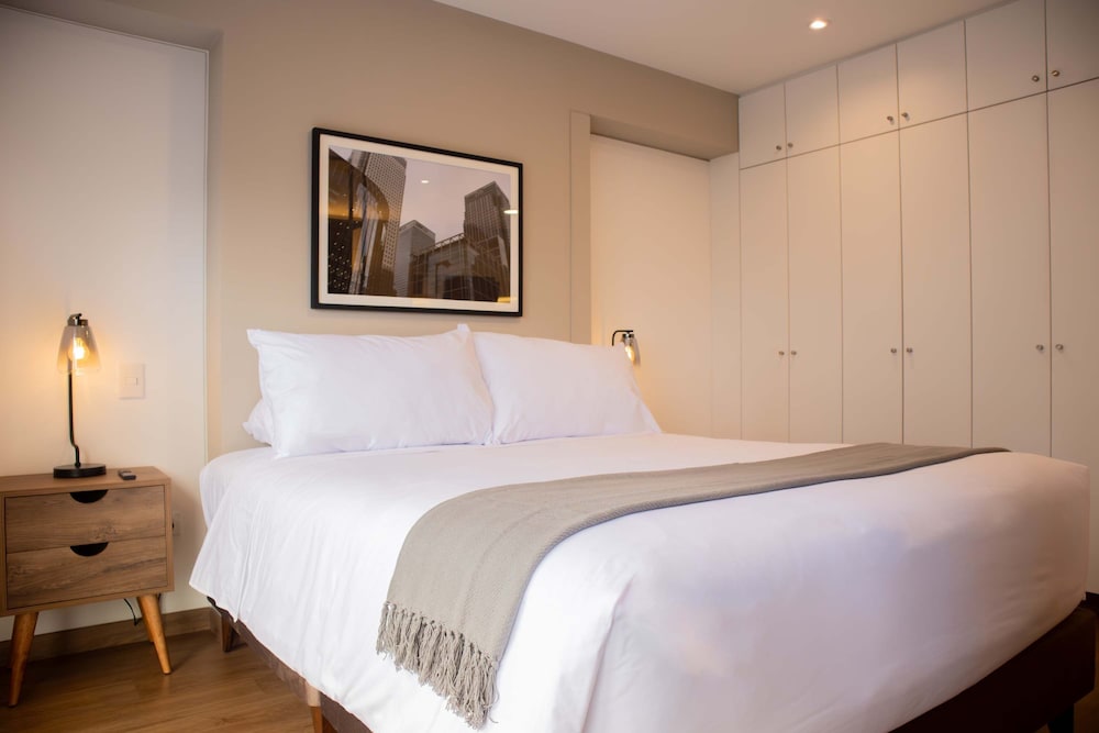 Majestic 1BR With Balcony in Miraflores