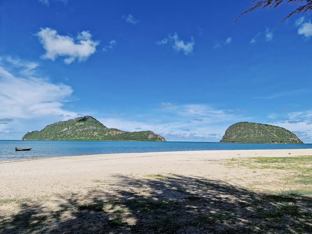 The Green Beach Resort