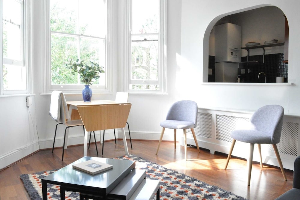 Bright 1 Bedroom Flat Perfect for City Getaway