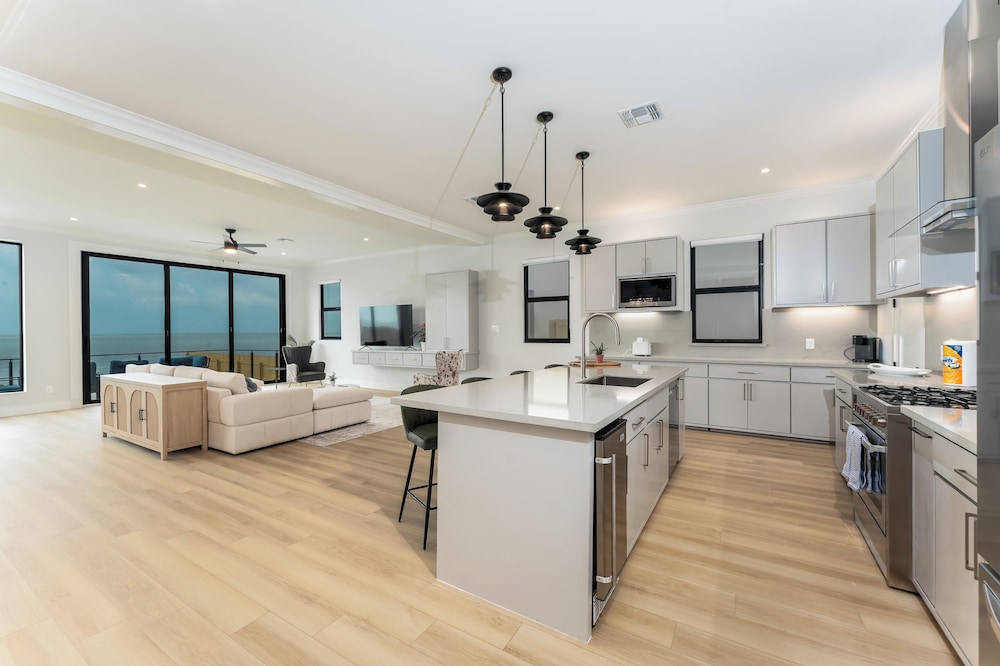 Spacious Bay