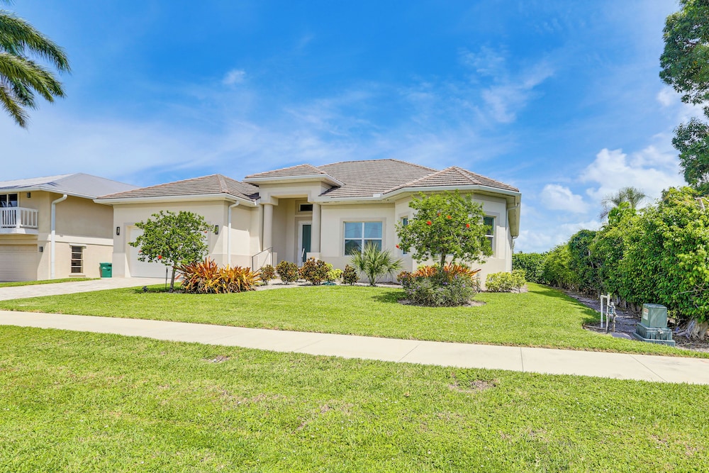 1/2 Mi to Beach: Poolside Oasis on Marco Island!