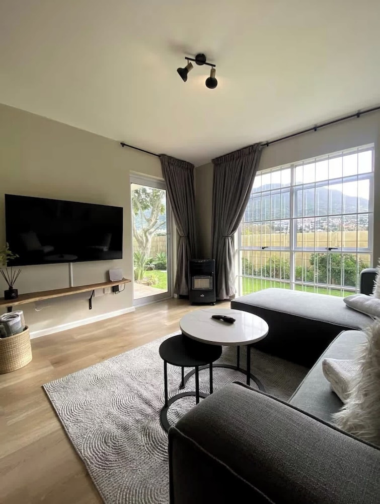 2 Bedroom Ground Floor Apartment, Princess Beach Club, Houtbay