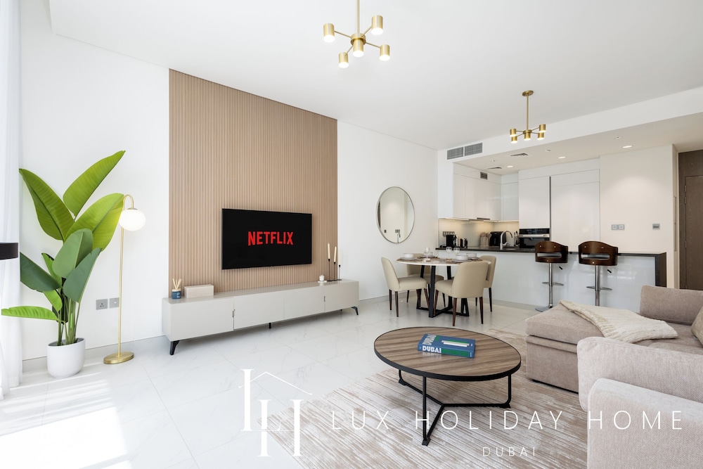 LUX | 2BR Lagoon View – District One, 10–15 min Burj Khalifa