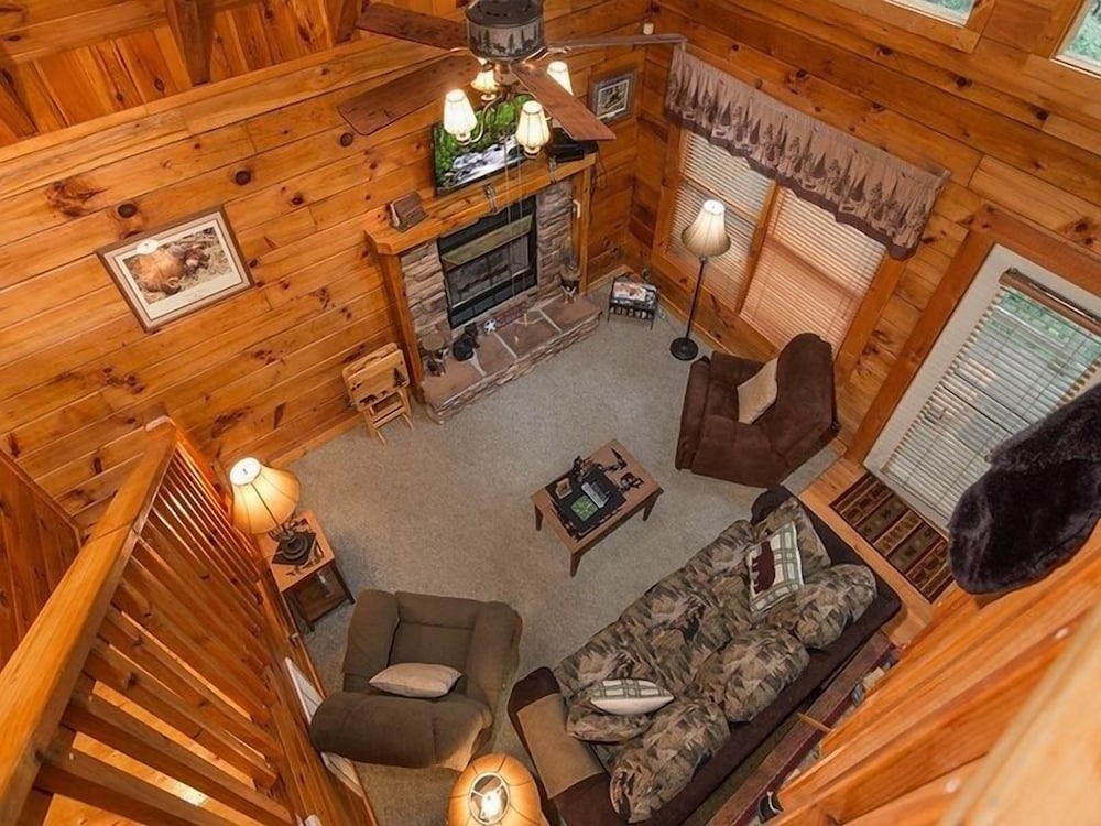 Forest Fling 2 Bedroom Cabin by RedAwning