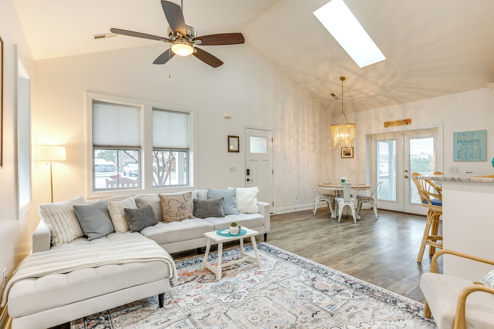 Walk to Beach: Cottage w/ Yard in Kure Beach!