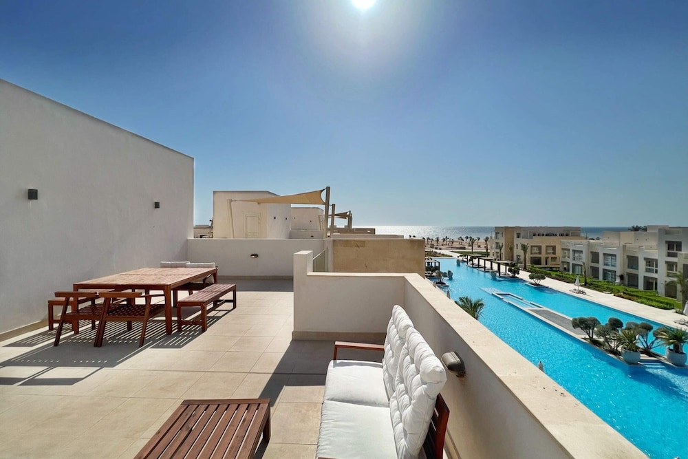 Xuru Stays I Homestyle & Summery 1bdr@ Mangroovy Free Beach Pool