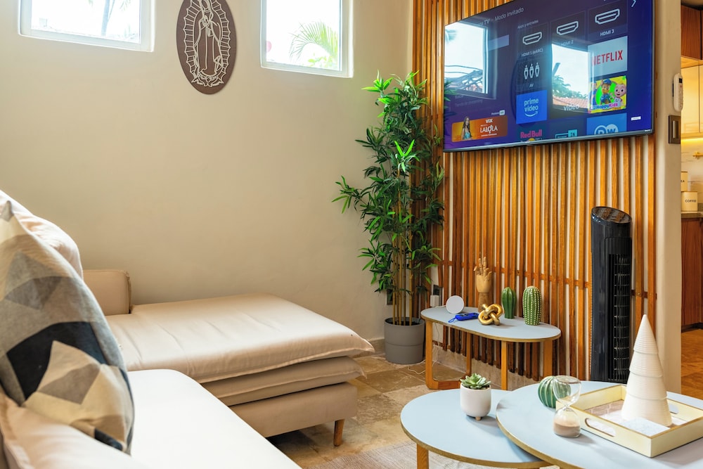 Family Condo with 3 BDR Pool & Hot tub