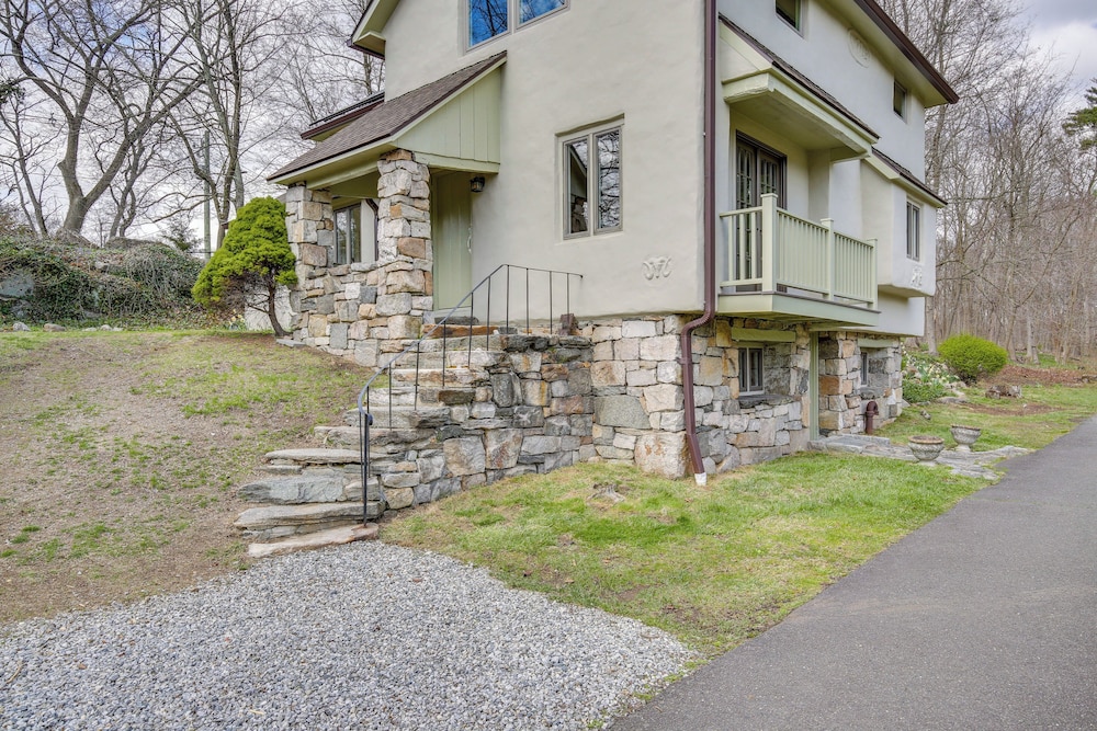 Charming Greenwich Escape Near Wooded Trails! view 4